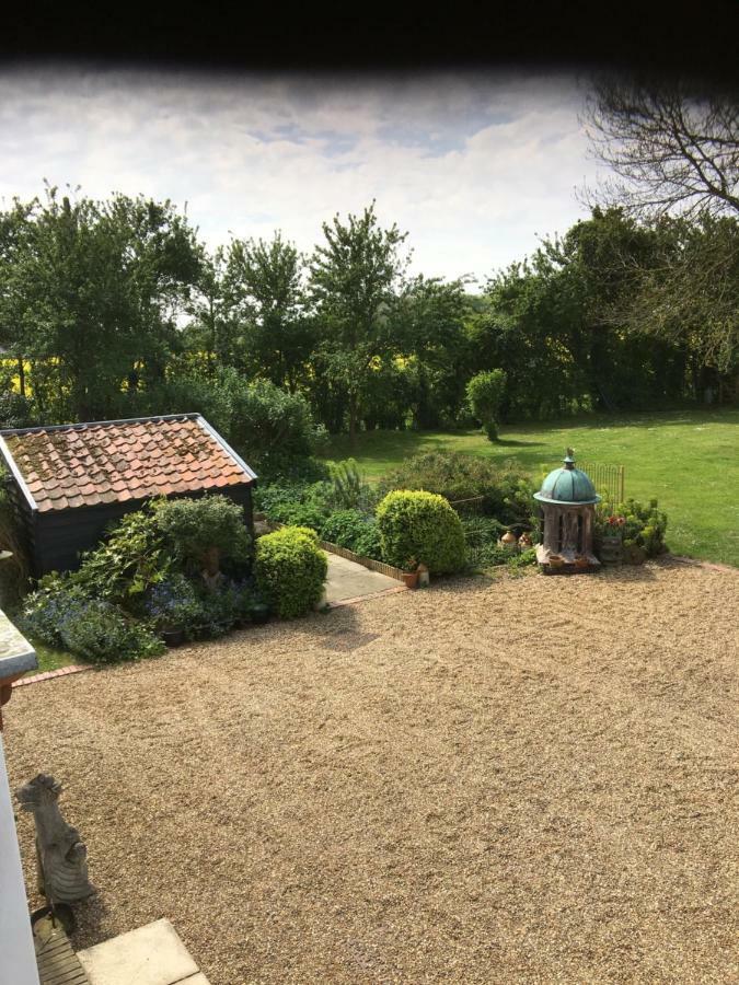 Stradbroke Bumble Cottage B&B מראה חיצוני תמונה